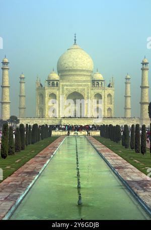 Taj Mahal, célèbre mausolée à Agra Inde Banque D'Images