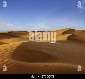 Soufflant sur les dunes de sable dans le vent, le désert du Sahara Banque D'Images