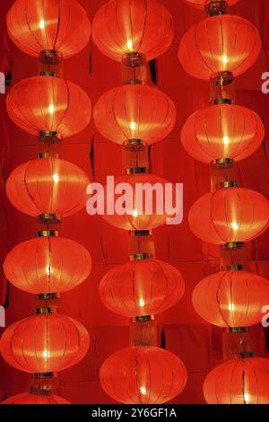 Beaucoup de lanternes chinoises rouges pendant la célébration du nouvel an chinois Banque D'Images