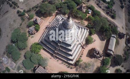 Vue aérienne sur la pagode Shwesandaw (Paya) à Bagan, Myanmar (Birmanie) Banque D'Images