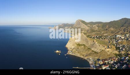 Vue panoramique aérienne de la forteresse génoise à Sudak, Crimée Banque D'Images