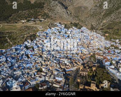 Vue aérienne de la célèbre vieille ville bleue de Médina Chefchaouen, Maroc, Afrique Banque D'Images