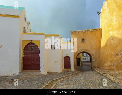 Rue dans la vieille ville El Jadida, Maroc. Patrimoine historique, forteresse portugaise sur la côte de l'océan Atlantique Banque D'Images