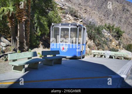 Palm Springs, États-Unis, novembre 2013 : chariot bleu du tramway aérien de Palm Springs, Amérique du Nord Banque D'Images