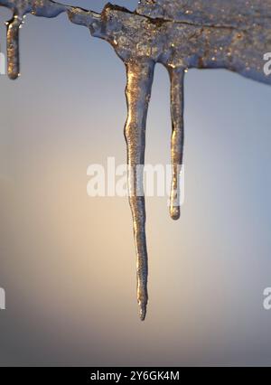 Magnifique glaçon étincelant au coucher du soleil Banque D'Images