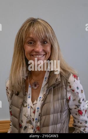 Hippodrome d'Uttoxeter, États-Unis. 20 septembre 2024. Michaela Strachan présente le discours d'ouverture à la Midlands Climate Expo. Mark Lear / Alamy Banque D'Images