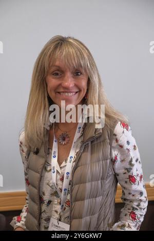 Hippodrome d'Uttoxeter, États-Unis. 20 septembre 2024. Michaela Strachan présente le discours d'ouverture à la Midlands Climate Expo. Mark Lear / Alamy Banque D'Images