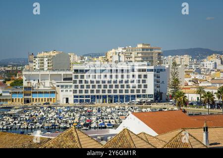 Faro, Portugal, septembre 2022 : vue sur Eva Senses Hotel and Marina à Faro, Portugal, Europe Banque D'Images