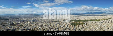 Athènes, Grèce, 26 novembre 2023 : vue panoramique sur l'étalement urbain de la capitale de la Grèce : Athènes, Europe Banque D'Images