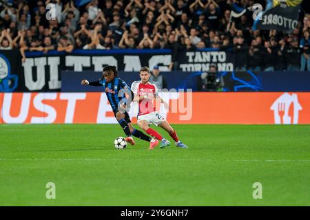 Ademola Lookman d'Atalanta BC 1907 contrasté avec Jorginho du FC Arsenal lors du match de football UEFA Champions League 2024/2025 - League phase MD1 Banque D'Images