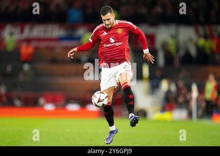 Manchester, Royaume-Uni. 25 septembre 2024. Old Trafford MANCHESTER, ANGLETERRE - SEPTEMBRE 25 : Diogo Dalot de Manchester Utd. Contrôle le ballon lors du match UEFA Europa League 2024/25 League phase MD 1 entre Manchester United et FC Twente à Old Trafford le 25 septembre 2024 à Manchester, en Angleterre. (Photo de Richard Callis/SPP) (Richard Callis/SPP) crédit : photo de presse du SPP Sport. /Alamy Live News Banque D'Images