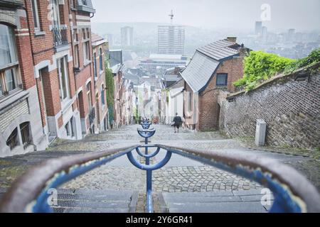 Liège, Belgique, juin 2021 : les célèbres escaliers de la montagne de Bueren à Liège, Belgique. Escalier de 374 marches, Europe Banque D'Images