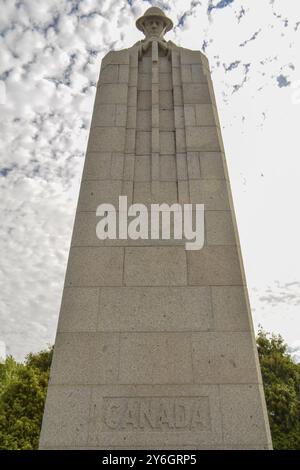 Langemark, Belgique, août 2018 : soldat couvreur au Mémorial de Saint Julien. Monument de guerre canadien de la première Guerre mondiale, Europe Banque D'Images