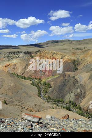 Paysage avec dépôt d'argile colorée dans les montagnes de l'Altaï ou la vallée de mars Banque D'Images