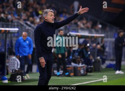 Hambourg, Allemagne. 25 septembre 2024. Marco Baroni, manager de la Lazio, en action lors du match de l'UEFA Europa League Dynamo Kyiv contre Lazio au Volksparkstadion de Hambourg. Crédit : Oleksandr Prykhodko/Alamy Live News Banque D'Images