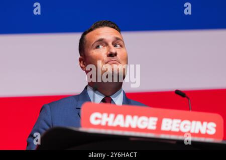 Liverpool, Royaume-Uni. 25 SEP, 2024. Wes Streeting, secrétaire d'État à la santé et aux soins sociaux, prononce un discours dans le cadre de la séance plénière de la mission : un NHS digne de l'avenir, alors que la conférence du parti travailliste s'est clôturée mercredi matin après trois jours précédents de discours liminaires et d'événements marginaux. Crédit Milo Chandler/Alamy Live News Banque D'Images