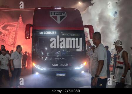 Sao Paulo, Sao Paulo, Brésil. 25 septembre 2024. Sao Paulo (SP), 09/25/2024 - LIBERTADORES CUP/SAO PAULO/BOTAFOGO/SP- la délégation de Sao Paulo arrive pour le match entre Sao Paulo et Botafogo pour les quarts de finale de la Copa Libertadores, à Morumbis ce mercredi 25 septembre 2024. (Crédit image : © Tomze Fonseca/TheNEWS2 via ZUMA Press Wire) USAGE ÉDITORIAL SEULEMENT! Non destiné à UN USAGE commercial ! Banque D'Images