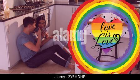 Image de l'amour est texte d'amour et coeur arc-en-ciel sur divers couples masculins gays parlant dans la cuisine Banque D'Images