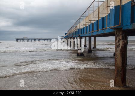 Atlantida Beach Pier à Xangrila, rive nord du Rio Grande do Sul, Brésil Banque D'Images