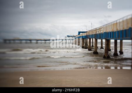 Atlantida Beach Pier à Xangrila, rive nord du Rio Grande do Sul, Brésil Banque D'Images