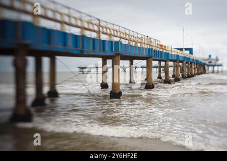 Atlantida Beach Pier à Xangrila, rive nord du Rio Grande do Sul, Brésil Banque D'Images