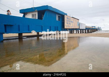 Atlantida Beach Pier à Xangrila, rive nord du Rio Grande do Sul, Brésil Banque D'Images