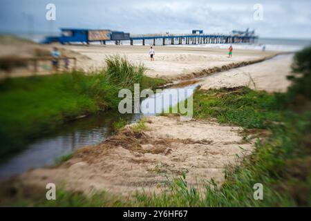 Atlantida Beach Pier à Xangrila, rive nord du Rio Grande do Sul, Brésil Banque D'Images