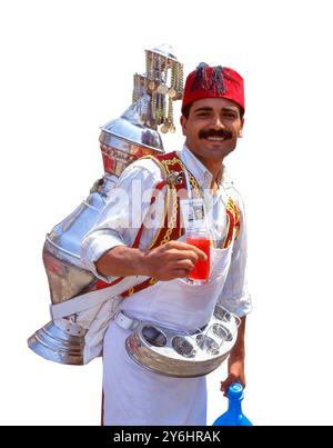 Vendeur d'eau souriant à Spice Bazaar (Misir Carsisi), Istanbul, province d'Istanbul, République de Türkiye Banque D'Images