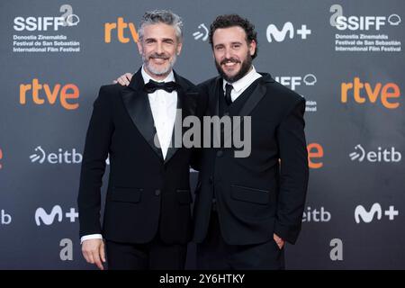 Leonardo Sbaraglia et Diego Lerman ont assisté à la première de Red Carpet Modi El Hombre que Amaba los Platos Voladores lors du 72e Festival international du film de San Sebastian au Palais Kursaal le 24 septembre 2024 à Donostia / San Sebastian, Espagne. Banque D'Images