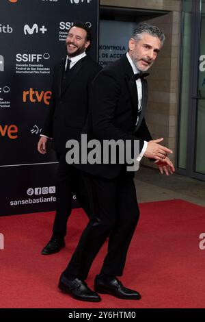 Diego Lerman et Leonardo Sbaraglia ont assisté à la première de Red Carpet Modi El Hombre que Amaba los Platos Voladores lors du 72e Festival international du film de San Sebastian au Palais Kursaal le 24 septembre 2024 à Donostia / San Sebastian, Espagne. Banque D'Images