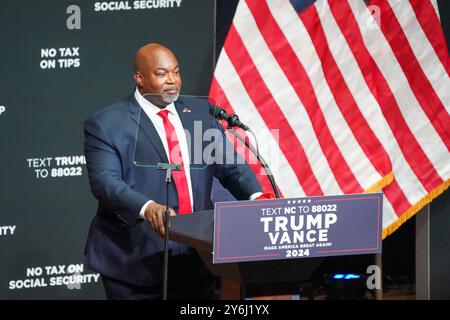 Mark Robinson, le lieutenant-gouverneur de Caroline du Nord, prend la parole lors d'un rassemblement de campagne au Harrah's Cherokee Center le 14 août 2024 à Asheville, Caroline du Nord, États-Unis. (Photo de Julia Beverly/Alamy Live News) Banque D'Images