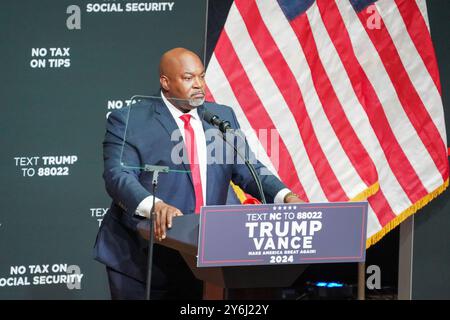 Mark Robinson, le lieutenant-gouverneur de Caroline du Nord, prend la parole lors d'un rassemblement de campagne au Harrah's Cherokee Center le 14 août 2024 à Asheville, Caroline du Nord, États-Unis. (Photo de Julia Beverly/Alamy Live News) Banque D'Images