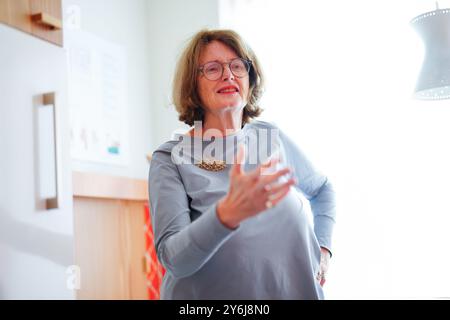 L'architecte Renate Allmayer-Beck lors d'une conférence de presse le mercredi 25 septembre 2024 sur le thème de la "reconstruction de la cuisine par Margarete Schütte-Lihotzky" à Vienne, Autriche. - 20240925 PD1904 crédit : APA-PictureDesk/Alamy Live News Banque D'Images