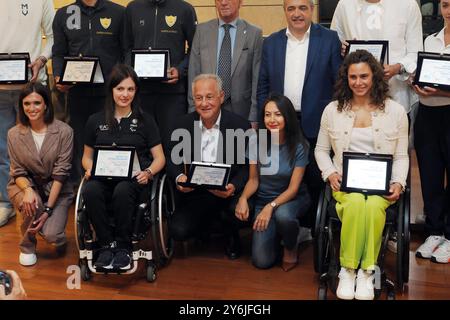 Cérémonie de remise des prix pour les athlètes d'Emilie-Romagne impliqués dans les Jeux Olympiques et Paralympiques de Paris de 2024 - les participants incluent Irene Priolo&#XA;présidente par intérim de la région, A. Dondi présidente régionale de &#XA;CONI, D. Scazzieri vice-présidente régionale du CIP, G. Manghi chef&#XA;du secrétariat politique de la présidence de la région, l'équipe nationale féminine de volleyball Julio Velasco, l'équipe féminine Julio Velasco, The Olympique, et de l'Olymnymus (Gymus), et de l'équipe féminine de l'équipe féminine de l'équipe de l'argent, Gymnymnymnymnapra (G.A. Banque D'Images