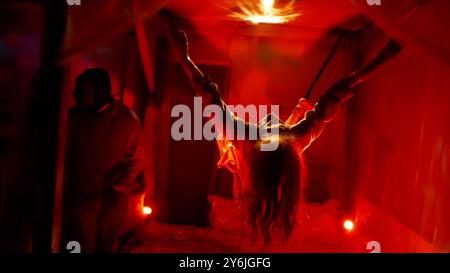 Buena Park, Californie, USA 22 septembre 2024 Cinema Slasher Maze à KnottÕs Scary Farm le 22 septembre 2024 à Buena Park, Californie, USA. Photo de Barry King/Alamy Stock photo Banque D'Images