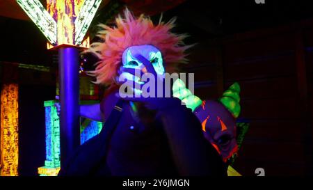 Buena Park, Californie, USA 22 septembre 2024 Chilling Chambers Maze à KnottÕs Scary Farm le 22 septembre 2024 à Buena Park, Californie, USA. Photo de Barry King/Alamy Stock photo Banque D'Images