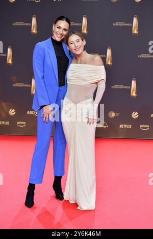 Esther Sedlaczek und Jeannine Michaelsen BEI der Verleihung vom 'Deutschen Fernsehpreis' am 25.09.2024 in Koeln Banque D'Images