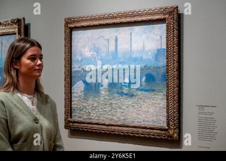 Londres, Royaume-Uni. 26 septembre 2024. « Waterloo Bridge, Overcast », 1903, lors d’une photocall à la Courtauld Gallery pour « Monet et Londres. Vues de la Tamise’, tableaux impressionnistes de l’artiste Claude Monet du centre de Londres. Montrée à Paris en 1904, Monet avait voulu montrer ces œuvres à Londres mais le projet a échoué, c’est donc la première fois que les peintures sont vues ensemble au Royaume-Uni et à seulement 300 mètres de l’hôtel Savoy où beaucoup ont été peintes. Le spectacle se déroule du 27 septembre au 19 janvier 2025. Credit : Stephen Chung / Alamy Live News Banque D'Images