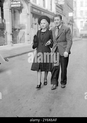 Eric Boon et sa fiancée, Miss Wendy Elliott et mariage le 4 mars 1940 Banque D'Images