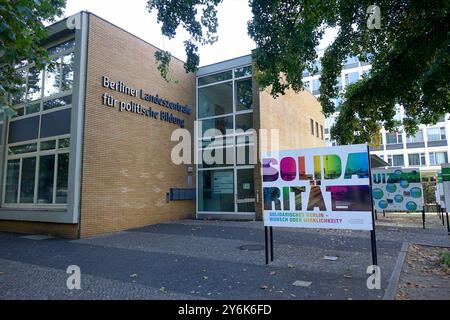 Berliner Landeszentrale für politische Bildung Berliner Landeszentrale für politische Bildung, 21.09.2024, Charlottenburg, Hardenbergstrasse, Berlin, Die Berliner Landeszentrale für politische Bildung ist eine Bildungseinrichtung in der Hardenbergstrasse von Berlin. *** Centre d'État de Berlin pour l'éducation politique Centre d'État de Berlin pour l'éducation politique, 21 09 2024, Charlottenburg, Hardenbergstrasse, Berlin, le Berlin State Center for Political Education est un établissement d'enseignement situé dans la Hardenbergstrasse de Berlin Banque D'Images