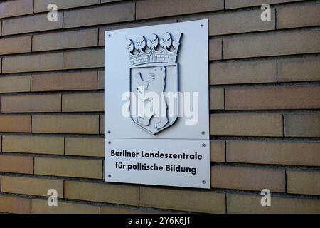 Berliner Landeszentrale für politische Bildung Berliner Landeszentrale für politische Bildung, 21.09.2024, Charlottenburg, Hardenbergstrasse, Berlin, Die Berliner Landeszentrale für politische Bildung ist eine Bildungseinrichtung in der Hardenbergstrasse von Berlin. *** Centre d'État de Berlin pour l'éducation politique Centre d'État de Berlin pour l'éducation politique, 21 09 2024, Charlottenburg, Hardenbergstrasse, Berlin, le Berlin State Center for Political Education est un établissement d'enseignement situé dans la Hardenbergstrasse de Berlin Banque D'Images