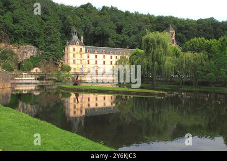 France, Nouvelle Aquitaine, département de la Dordogne (24), Brantome, Dronne et abbaye Banque D'Images
