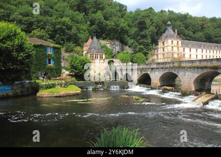 France, Nouvelle Aquitaine, département de la Dordogne (24), Brantome, vieux pont et abbaye Banque D'Images