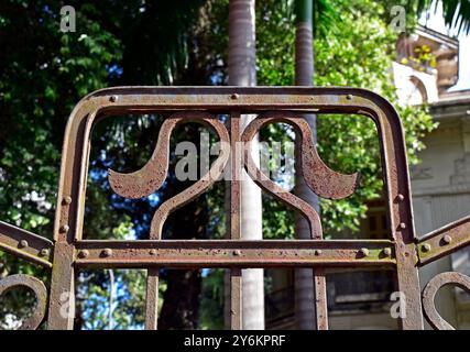 Détail de la grille art nouveau dans le quartier de Tijuca, Rio de Janeiro, Brésil Banque D'Images