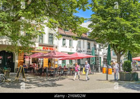 Straßenszene Alt-Tegel, Tegel, Reinickendorf, Berlin, Deutschland *** scène de rue Alt Tegel, Tegel, Reinickendorf, Berlin, Allemagne Banque D'Images