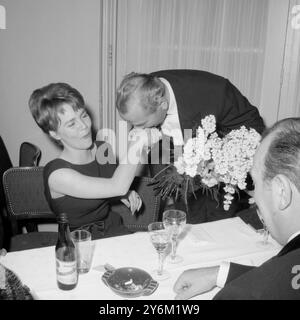 Luxembourg : L'allemande Conny Froboess est présentée au 7ème Festival Eurovision de la chanson qui s'est tenu ici le 18 mars. 20 mars 1962 Banque D'Images