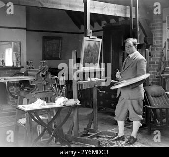 Imprimé à la main à la Forest Press, Breamore. M. Hesket Hubbard travaille sur un original dans le studio du chalet. Banque D'Images