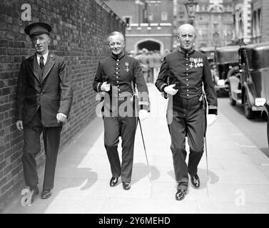 Levee au palais St James Major V.R. Kenny et Mr Scholes. 23 mai 1939 Banque D'Images