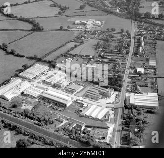 Vue aérienne d'Edenbridge Kent. zone industrielle, en bas à gauche est dans l'enveloppe de la ville. des terres agricoles au-delà intactes. 15 septembre 1962 Banque D'Images