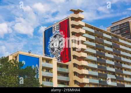 France, Ile-de-France, Paris, 13ème arrondissement, liberté Egalité Fraternité par Shepard Fairey, Boulevard Vincent Auriol Banque D'Images